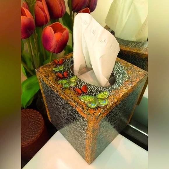 HANDMADE BUTTERFLY BLING THEMED TISSUE BOX - Picture 1 of 9